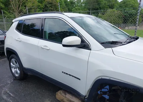 2018 Jeep Compass Latitude 4X4 из США, поврежденный, VIN 3C4NJDBBXJT320472